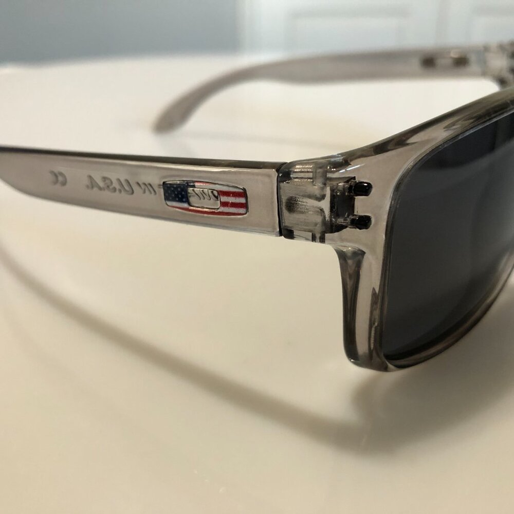 OAKLEY HOLBROOK USA Flag Smoke Gray Frame Polarized Lenses 9102